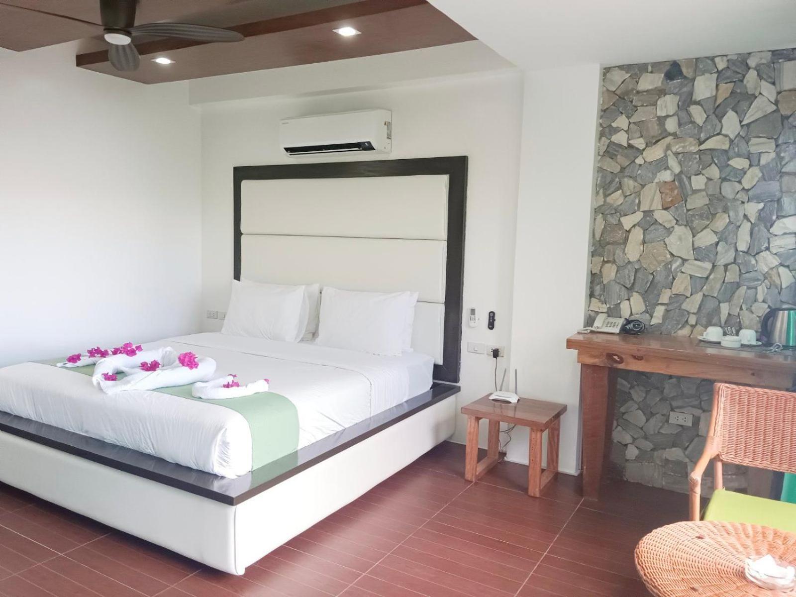 Manarra Sea View Resort Puerto Galera Buitenkant foto